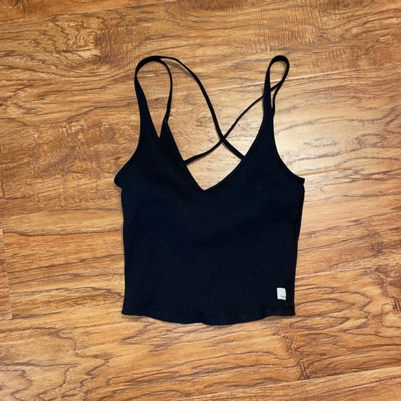 Vuori rib crop tank in black - Picture 3 of 3